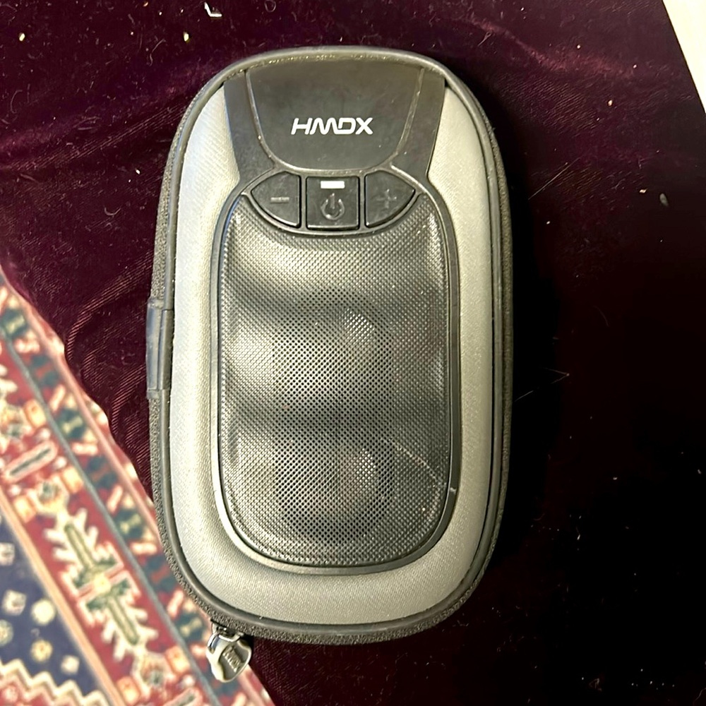 HMDX G-04 Portable speaker + case with aux hook up